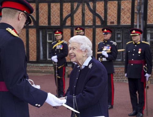 Sa Majesté La Reine honore ses artilleurs canadiens